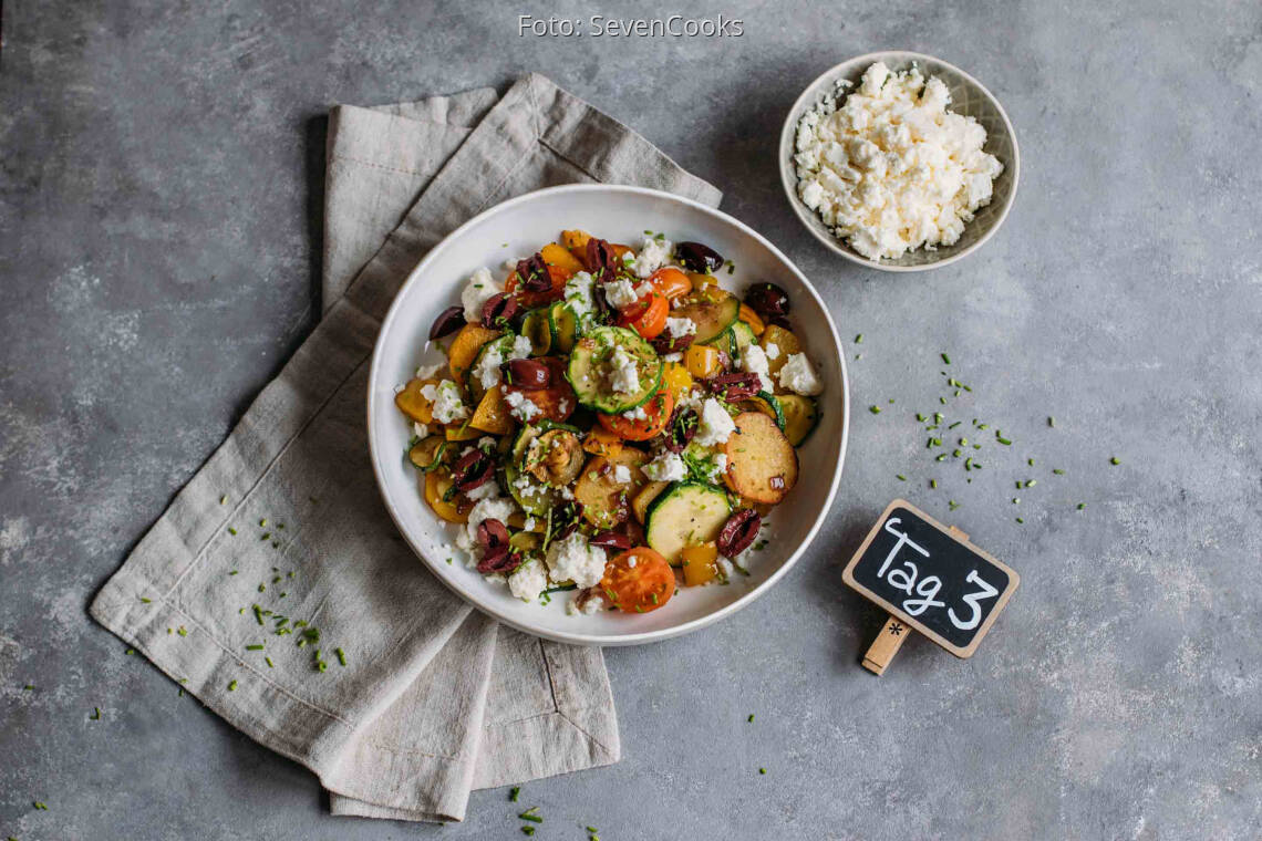 Vegetarisches Rezept: Modern Meal-Prep 3: Kartoffel-Gemüse-Pfanne mit Feta_1_Schild