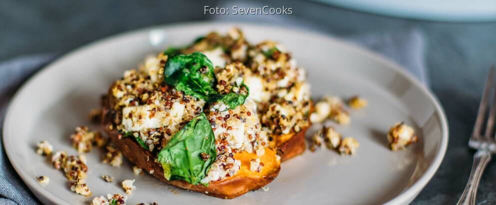 Vegetarisches Rezept: Ofen-Süßkartoffel mit Quinoa und Spinat_1