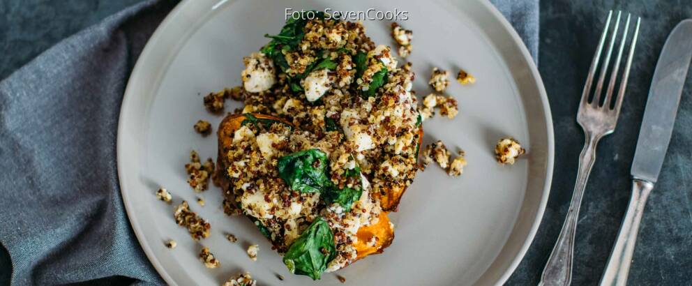 Vegetarisches Rezept: Ofen-Süßkartoffel mit Quinoa und Spinat_2