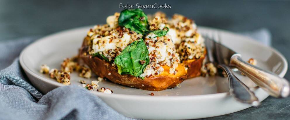 Vegetarisches Rezept: Ofen-Süßkartoffel mit Quinoa und Spinat_3