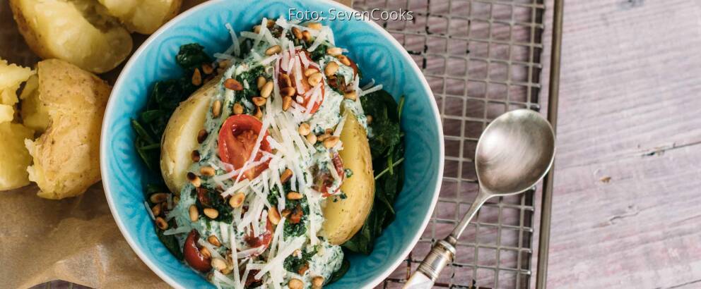 Vegetarisches Rezept: Ofenkartoffel mit Spinat-Ricotta-Soße_1