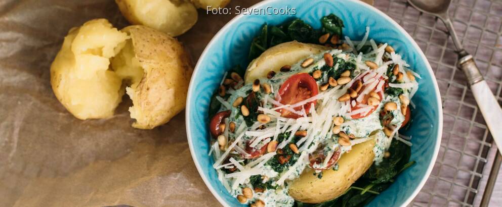 Vegetarisches Rezept: Ofenkartoffel mit Spinat-Ricotta-Soße_2