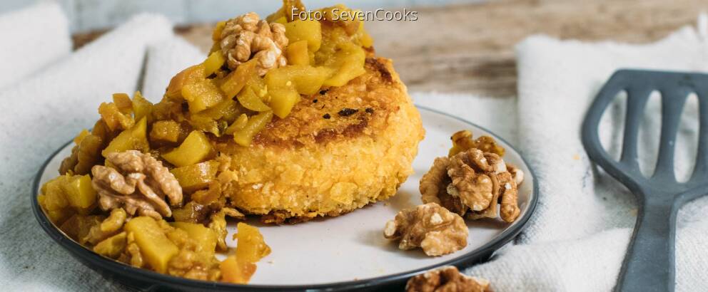 Vegetarisches Rezept: Panierter Camembert mit Apfel-Walnuss-Chutney_1