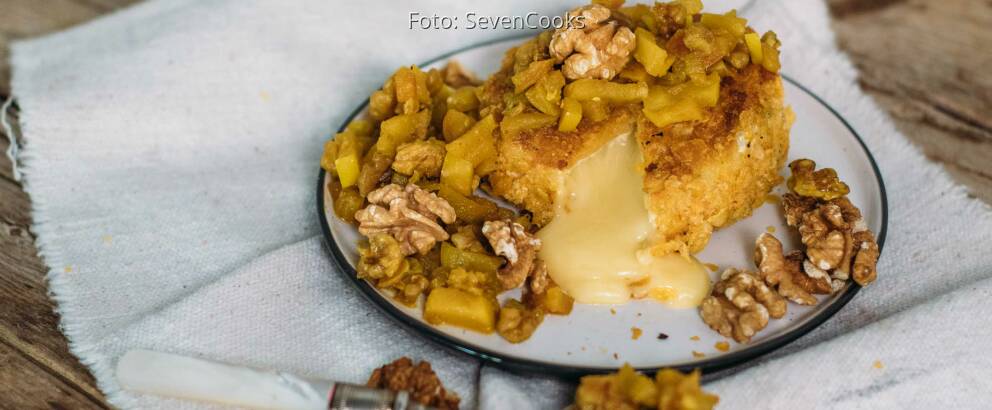 Vegetarisches Rezept: Panierter Camembert mit Apfel-Walnuss-Chutney_2