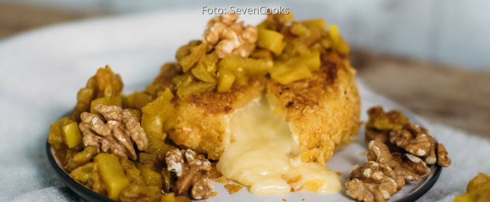 Vegetarisches Rezept: Panierter Camembert mit Apfel-Walnuss-Chutney_3