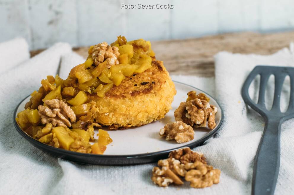 Panierter Camembert mit Apfel-Walnuss-Chutney von SevenCooks