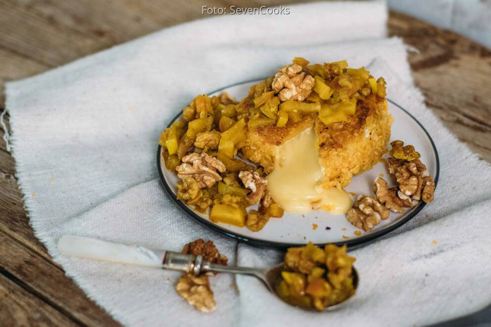 Panierter Camembert mit Apfel-Walnuss-Chutney von SevenCooks