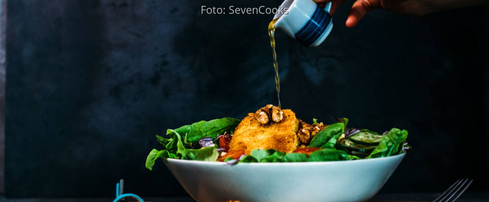 Veganes Rezept: Panierter Schafskäse auf Salatbett 2