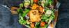 Veganes Rezept: Panierter Schafskäse auf Salatbett 3