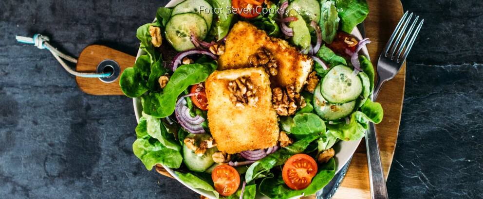 Veganes Rezept: Panierter Schafskäse auf Salatbett 3