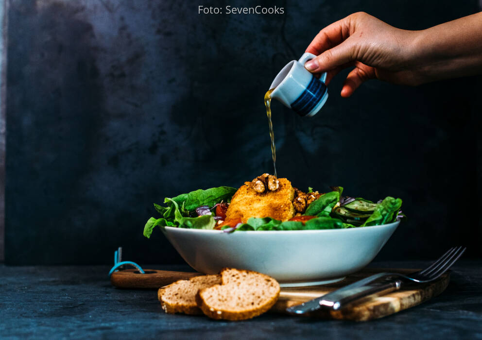 Panierter Schafskäse auf Salatbett von SimonCooks