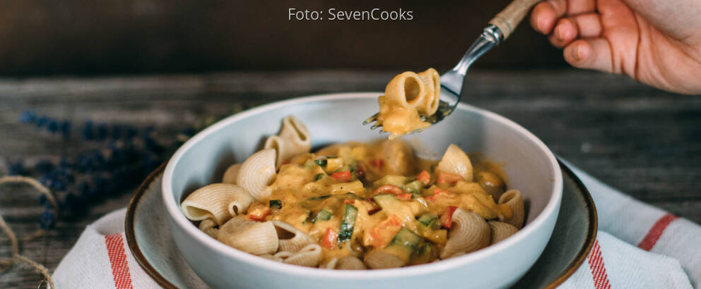 Vegetarisches Rezept: Pasta mit Paparika-Zucchini-Soße 1