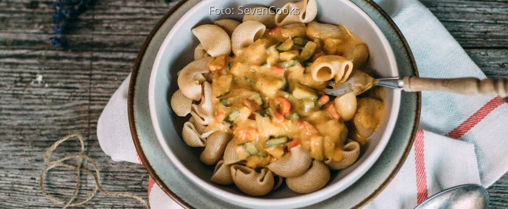 Vegetarisches Rezept: Pasta mit Paparika-Zucchini-Soße 2