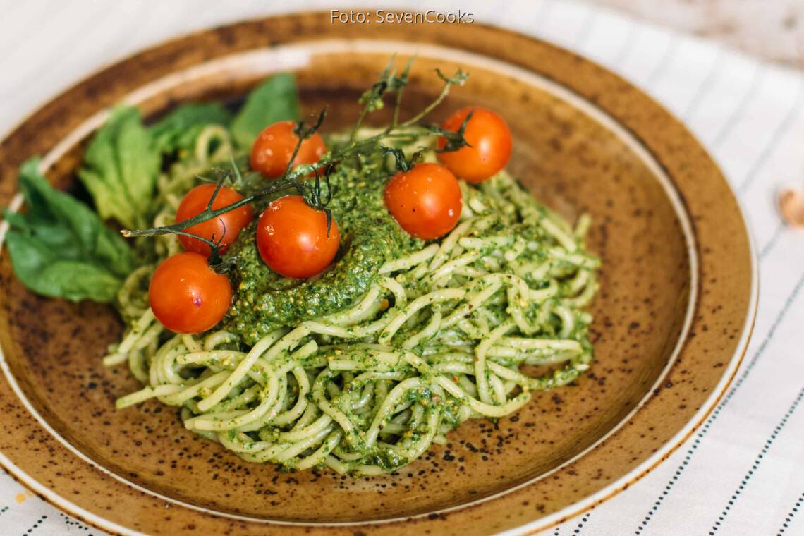 Vegetarisches Rezept: Pasta mit Pistazien-Spinat-Pesto