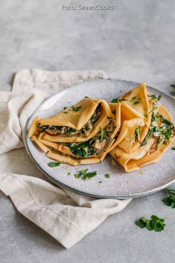 Herzhafte Pfannkuchen mit Spinat-Pilz-Füllung von SevenCooks