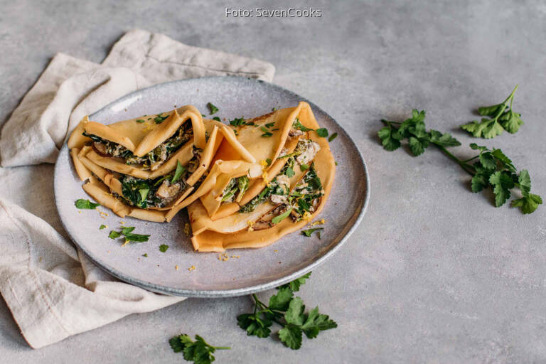 Herzhafte Pfannkuchen mit Spinat-Pilz-Füllung von SevenCooks