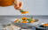 Vegetarisches Rezept: Pfannkuchenrauten auf Salat 3