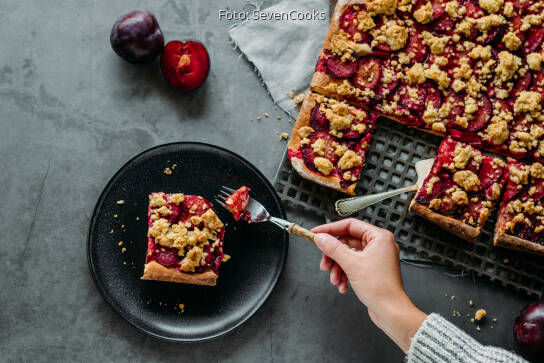 Pflaumenkuchen vom Blech mit leckeren Streuseln von SevenCooks