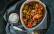 Vegetarisches Rezept: Quinoapfanne mit frischem Gemüse und Joghurt-Topping_3