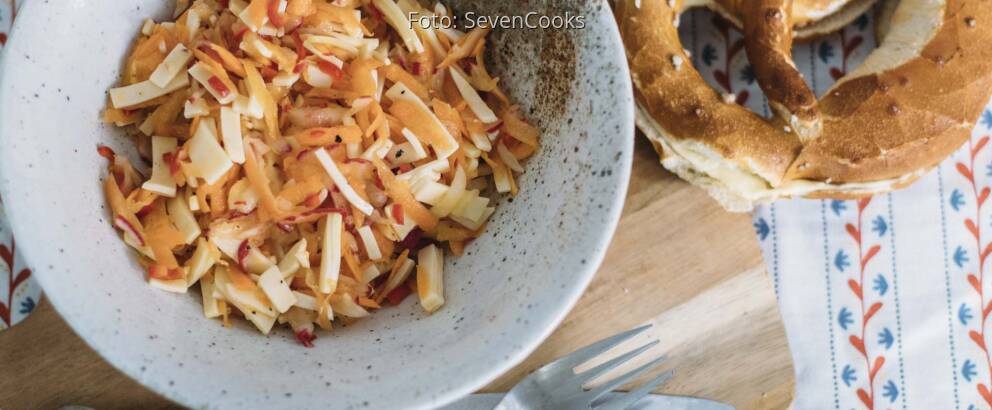 Vegetarisches Rezept: Rettich-Karotten-Salat mit Käse und Chili_1