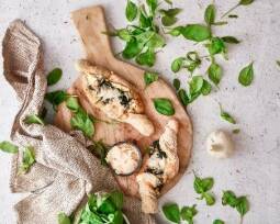 Vegetarisches Rezept: Sauerteig-Schiffchen mit Spinat