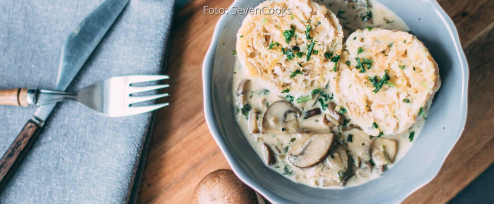 Vegetarisches Rezept: Semmelknödel mit Champignonrahm