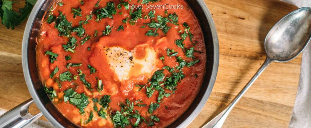 Vegetarisches Rezept: Shakshuka mit pochiertem Ei_1