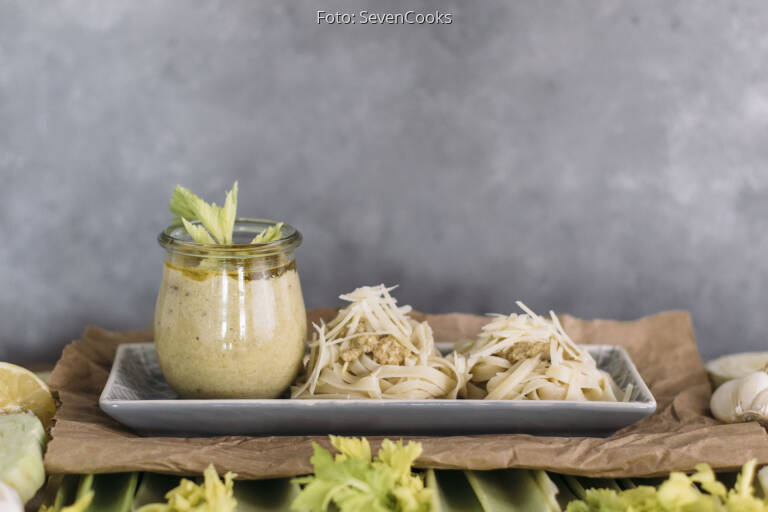 Stangensellerie-Pesto mit Tagliatelle von SevenCooks