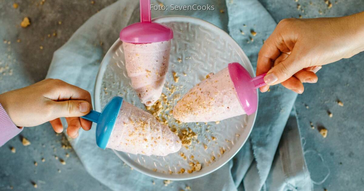 Erdbeer-Eis mit Crunch | SevenCooks