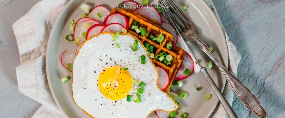 Vegetarisches Rezept: Süßkartoffel-Waffeln mit Ei_1