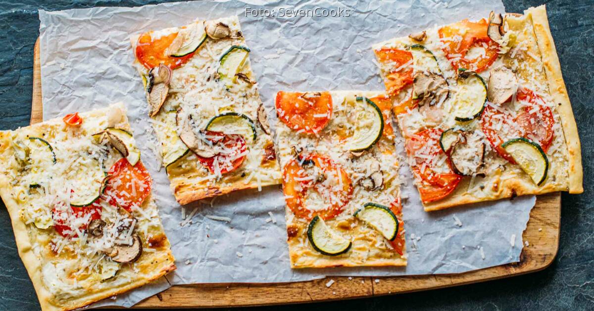 Knuspriger Flammkuchen Mit Zucchini Tomaten Und Pilzen Sevencooks