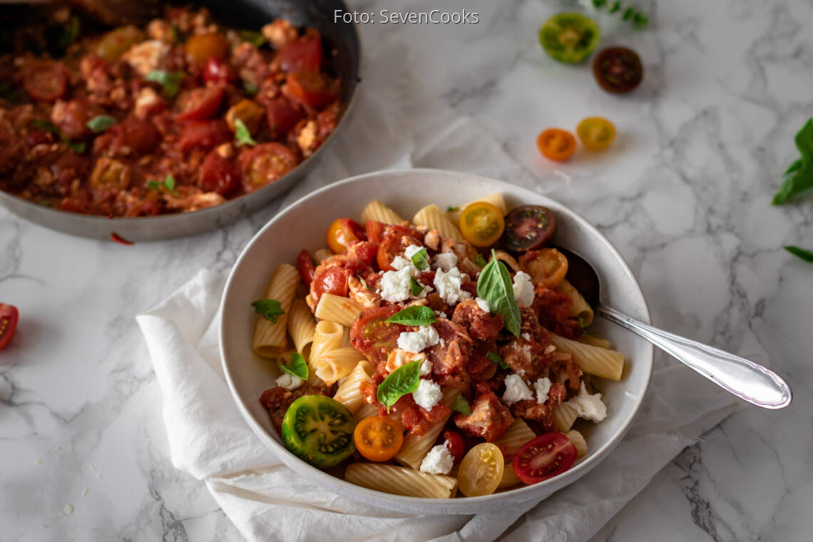 Vegetarisches Rezept: Tomaten-Feta-Family-Pasta