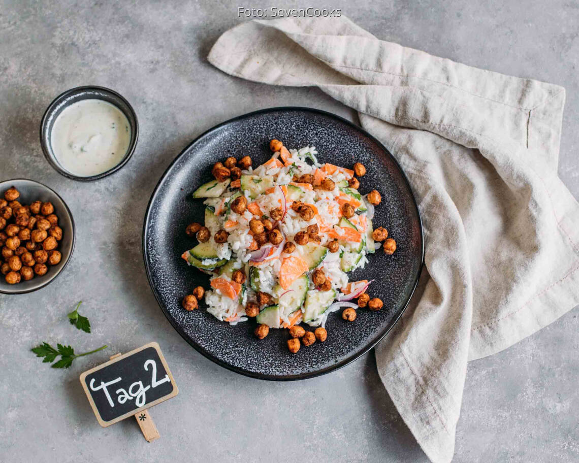Vegetarisches Rezept: Vielfältiges Meal-Prep 2: Reissalat mit Joghurtdressing und gerösteten Kichererbsen_1_Schild
