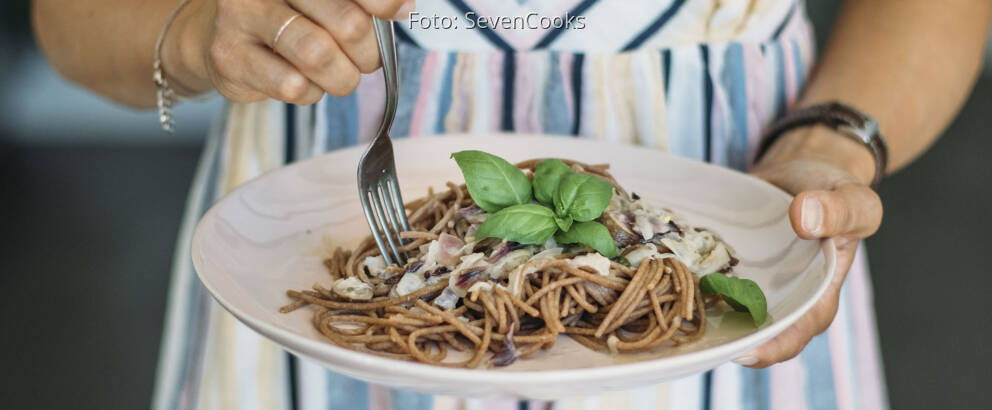 Vegetarisches Rezept: Vollkornspaghetti mit Kohlrabi-Radicchio-Sauce