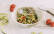 Vegetarisches Rezept: Zucchini-Nudeln mit Gemüse und Schmand