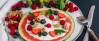 Wassermelonenpizza mit griechischem Joghurt