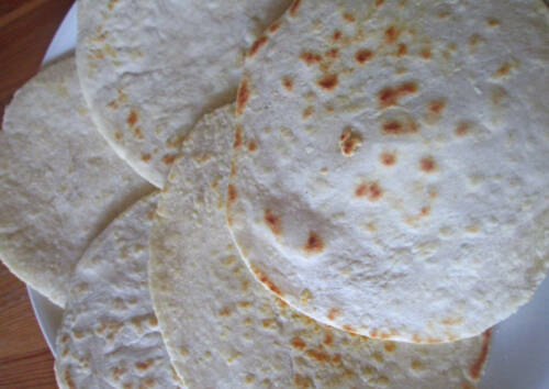 Eine der Grundlagen von mexikanischem Essen sind Weizen-Tortillas. Sie verwendet man für Burritos, Wraps, Fajitas und vieles mehr.