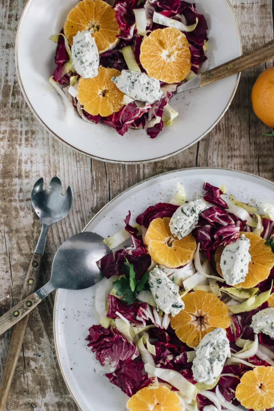 Bunter Salat mit veganen Käsenocken