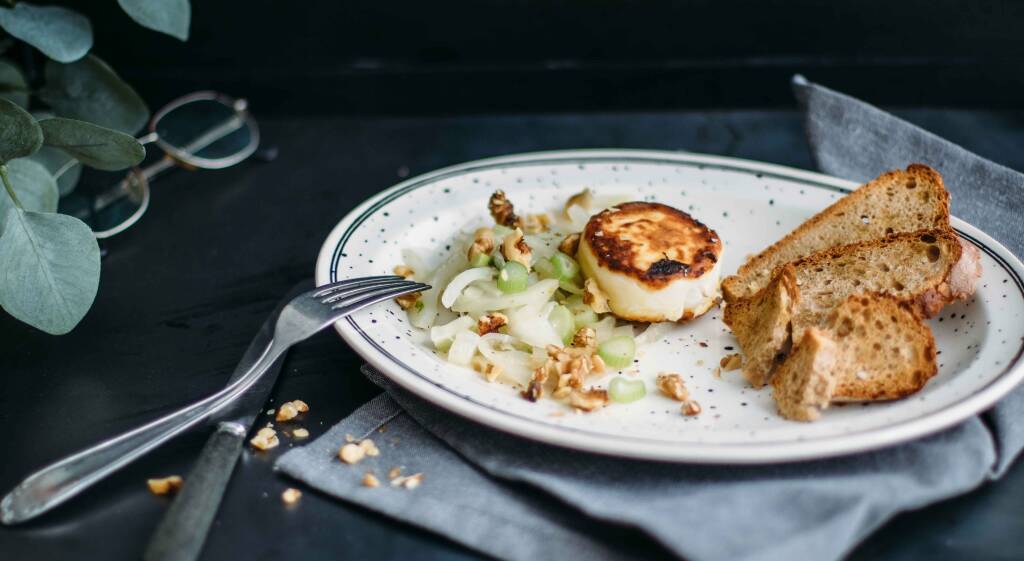 _karamellisierter_fenchel_mit_ziegenkaese_und_geroestetem_brot