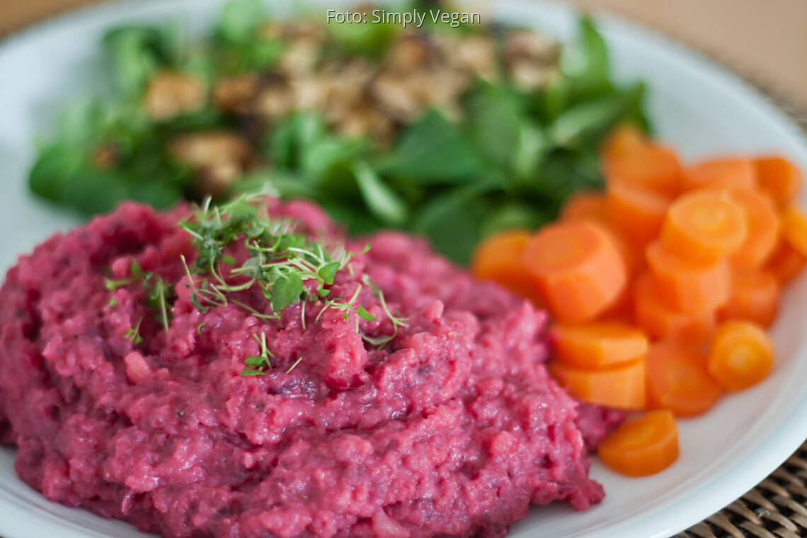 Rote Bete-Kartoffel-Püree mit Möhrengemüse