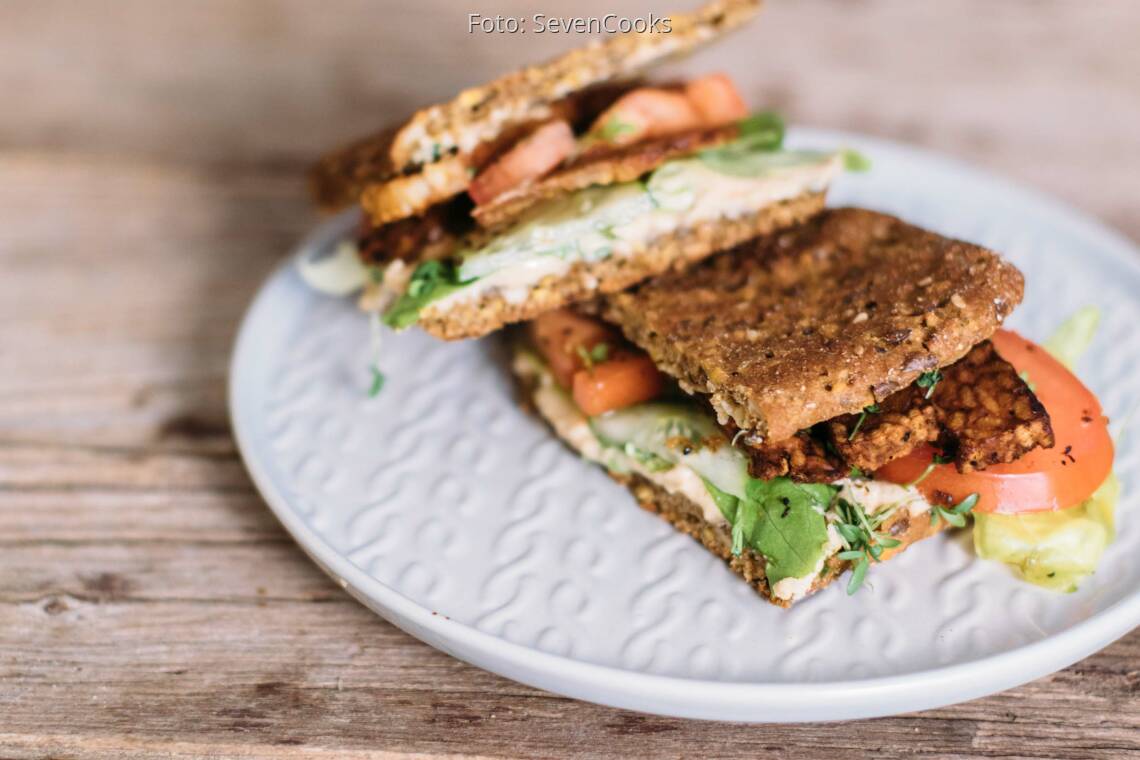 Crispy Tempeh Sandwich