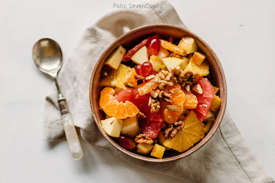 Fruchtsalat mit Nüssen