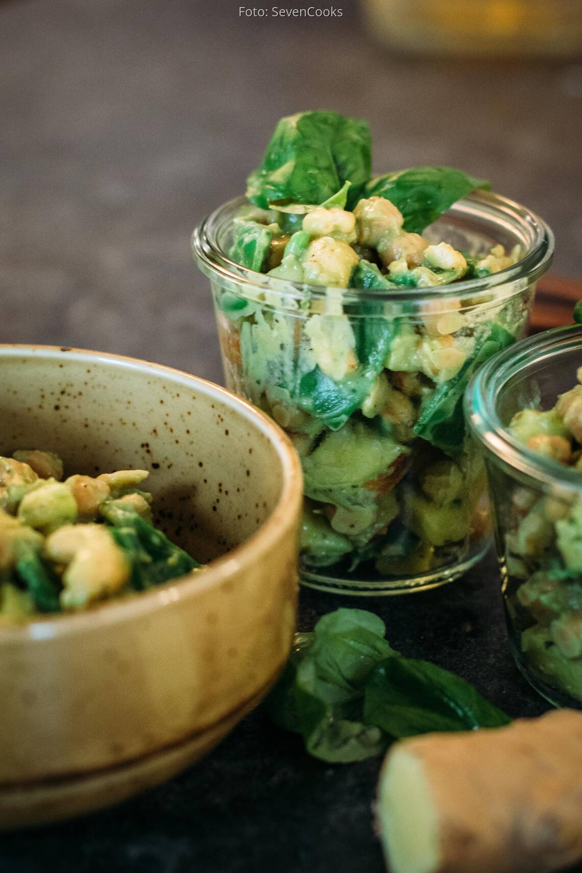 Kichererbsensalat mit Avocado-Dressing