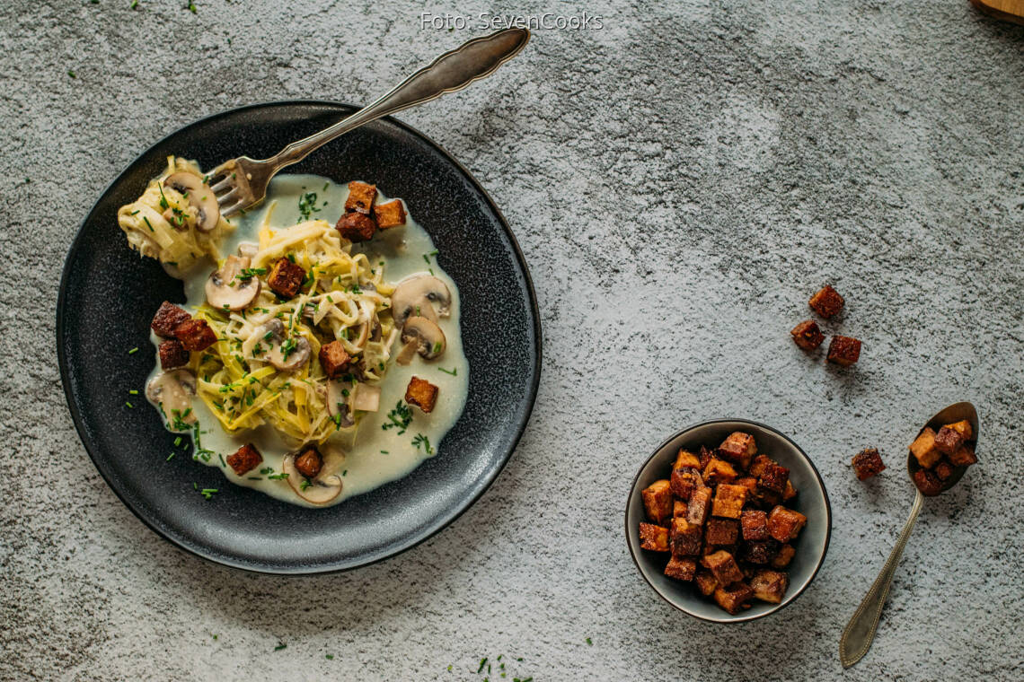 Low Carb Lauchnudeln mit Pilz-Rahm-Sauce
