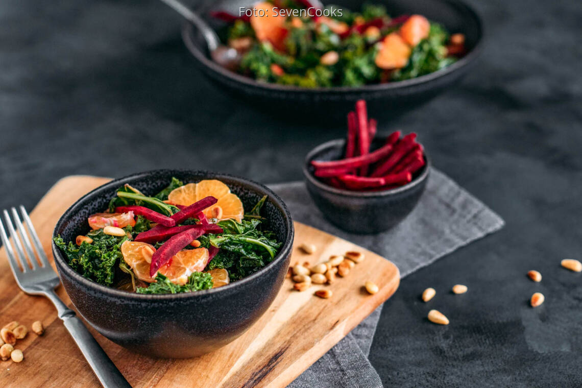 Wintersalat mit Grünkohl, Mandarine und Rote Bete