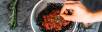 Vegetarisches Rezept: Black Bean Spaghetti mit Paprika-Pesto und panierten Mozzarellabällchen_3