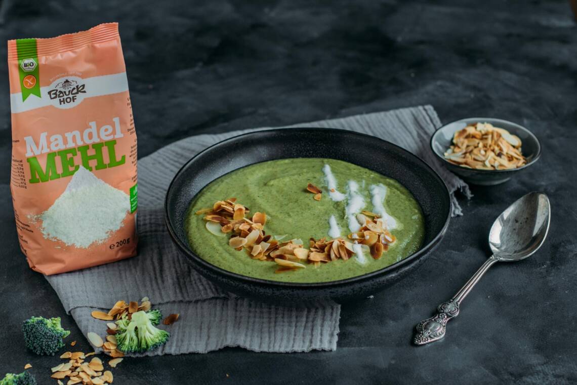 Brokkoli-Mandel-Cremesuppe