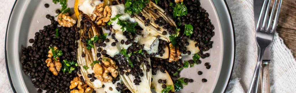 Vegetarisches Rezept: Gebackener Chicorée auf Linsen mit fein herbem Topping 2