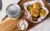 Vegetarisches Rezept: Knusprige Gemüsebällchen mit Zitronen-Remoulade_2
