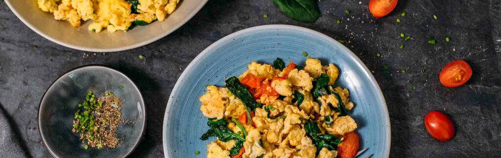 Vegetarisches Rezept: Rührei mit Spinat und Tomaten 2